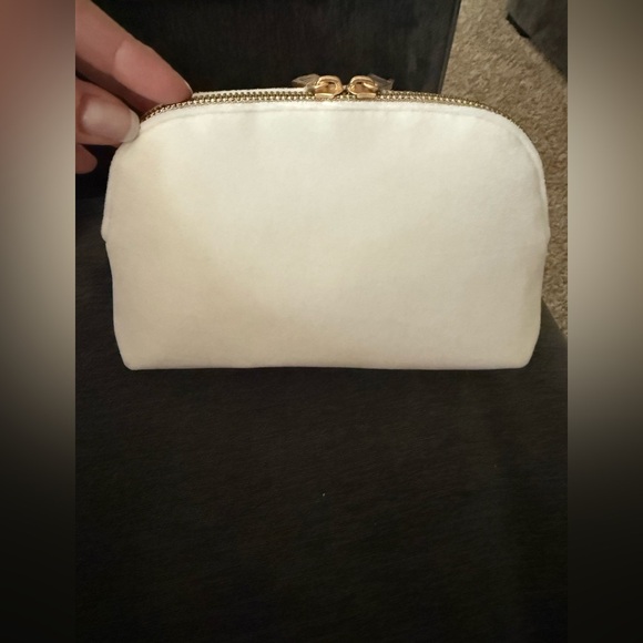 Vintage Christian Dior authentic gold tone clip earrings with CD makeup bag NWT - Picture 4 of 13